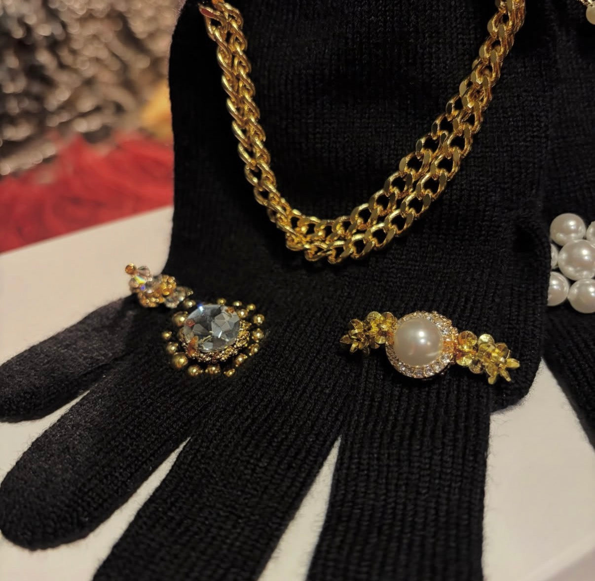 【doublet 26AW,】
JEWELRY ATTACHED LONG
GLOVES/ BLACK/GOLD