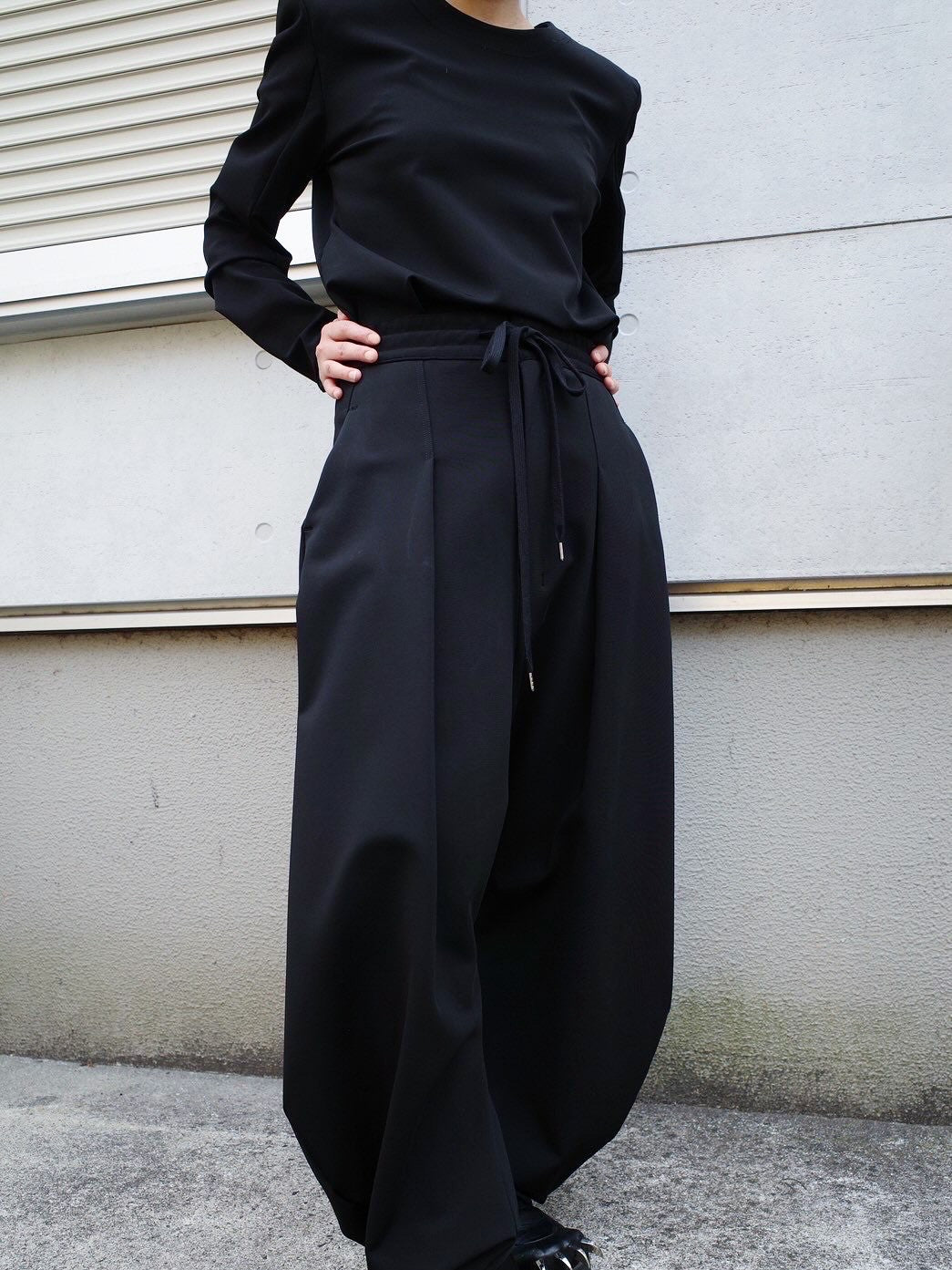 【divka 25aw,】Camellia Resilient Ponte Tops With Shoulder Pads & Camellia Resilient Ponte Curved Silhouette Pants