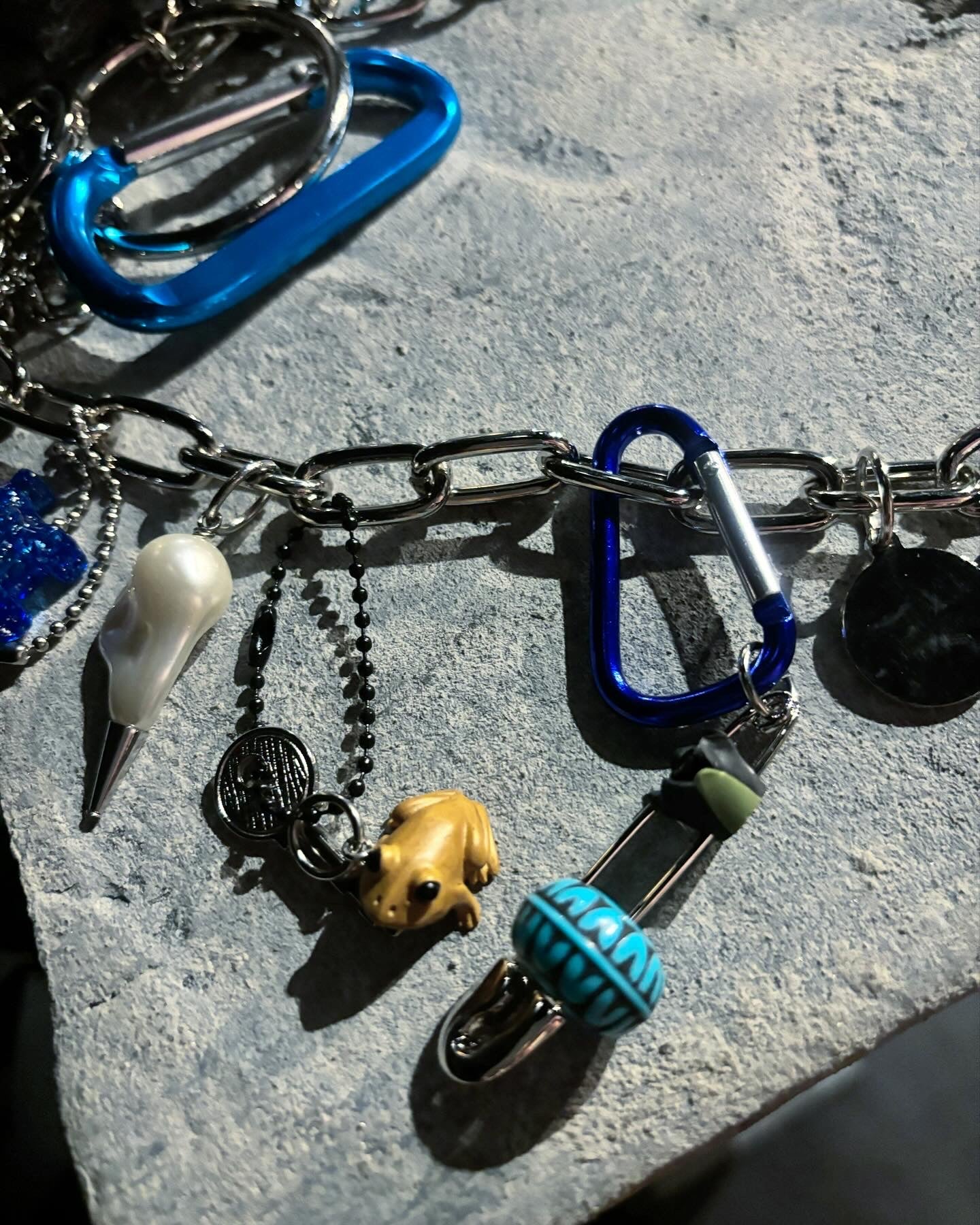 【doublet 25AW,】 KEY CHAIN WITH DOG DOLL