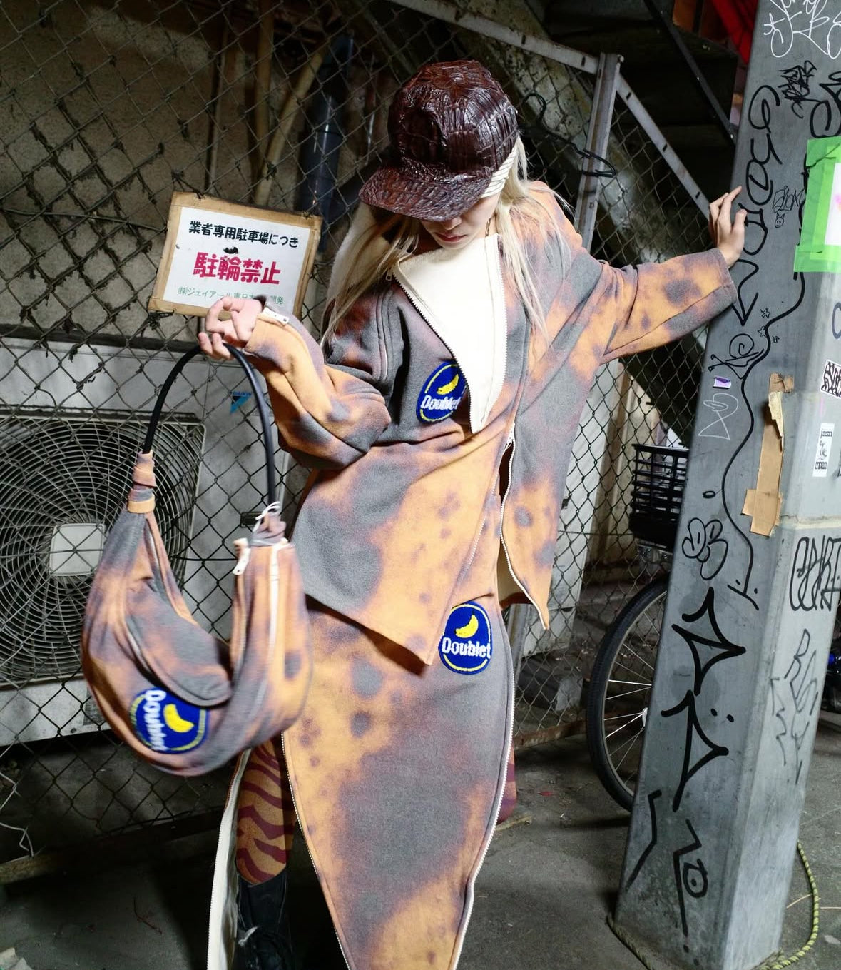 【doublet 26SS,】
PEELABLE BANANA BAG