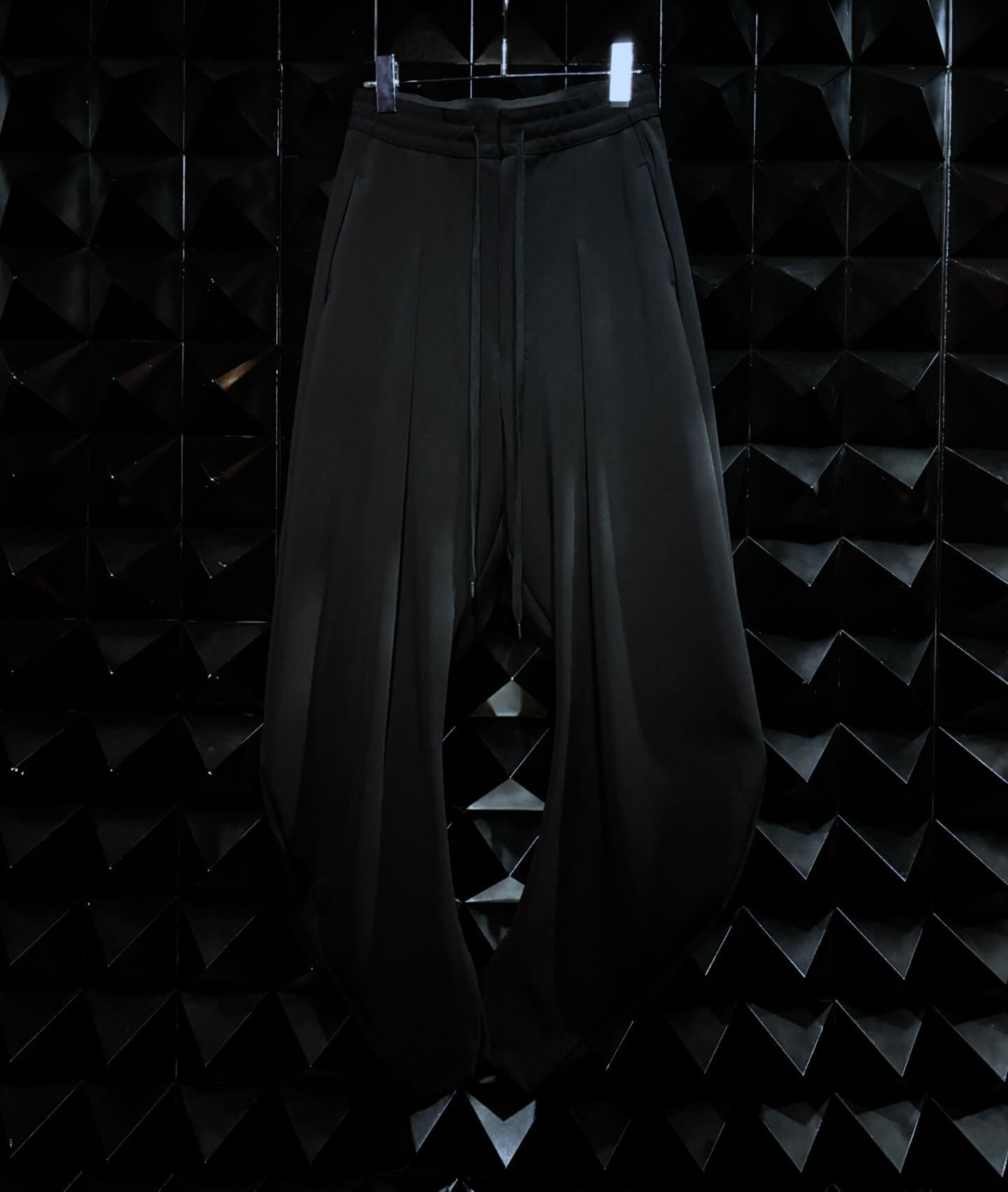 【divka 25aw,】Camellia Resilient Ponte Tops With Shoulder Pads & Camellia Resilient Ponte Curved Silhouette Pants