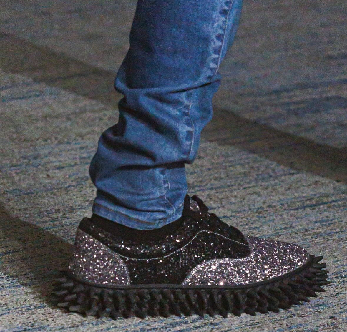 【doublet 26AW,】 GLITTER SPIKE SNEAKER/SILVER×BLACK