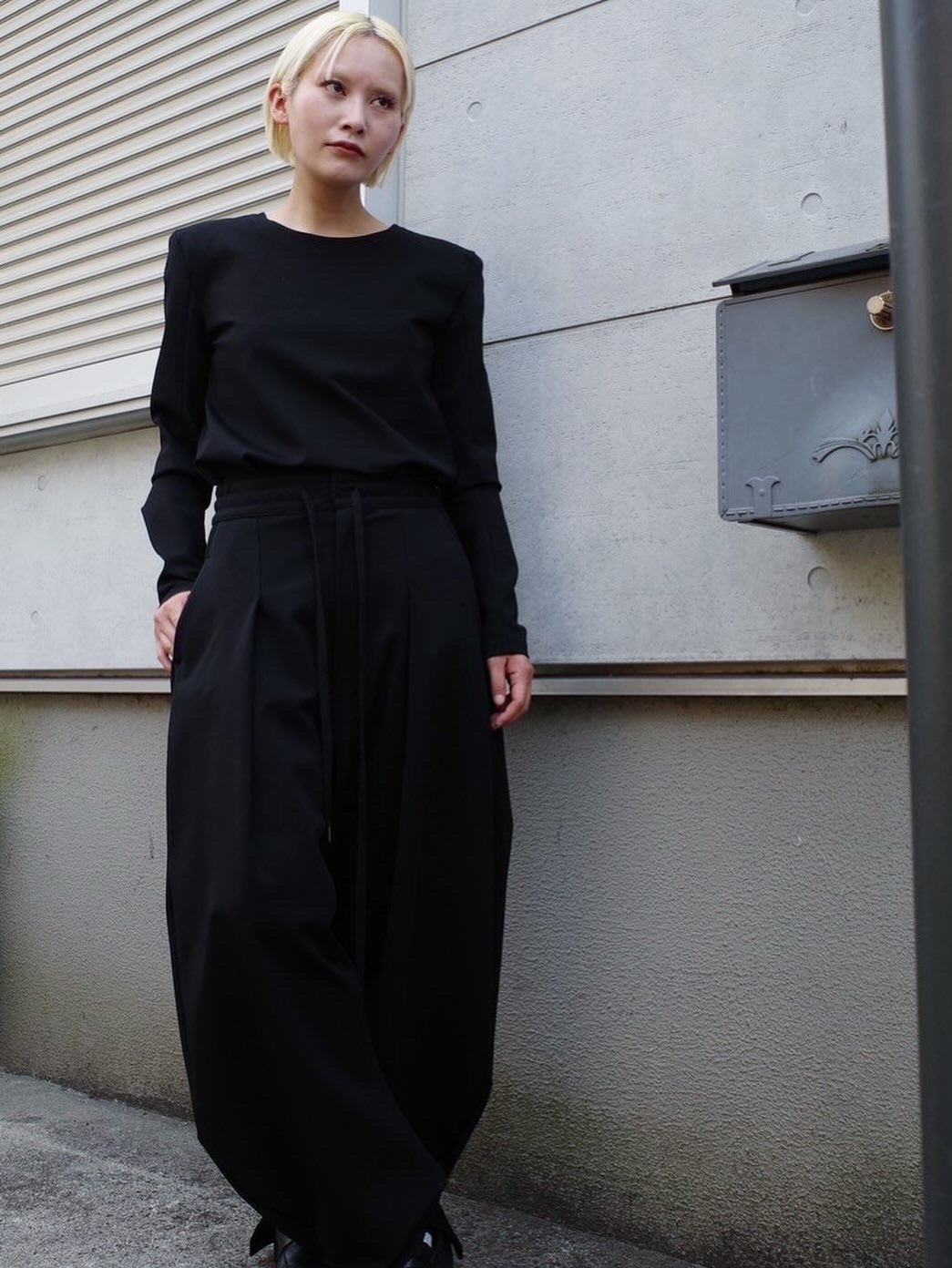 【divka 25aw,】Camellia Resilient Ponte Tops With Shoulder Pads & Camellia Resilient Ponte Curved Silhouette Pants