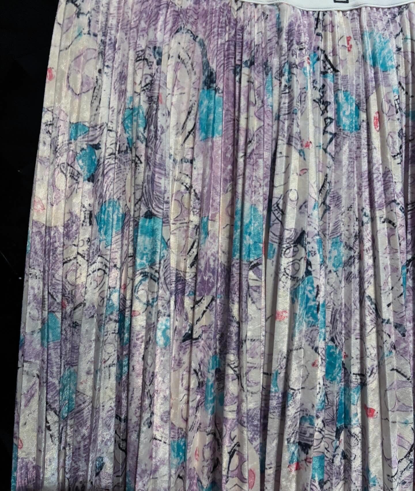 【BASE MARK 25AW,】 Print velor long sleeve Tee & Print velor pleated skirt