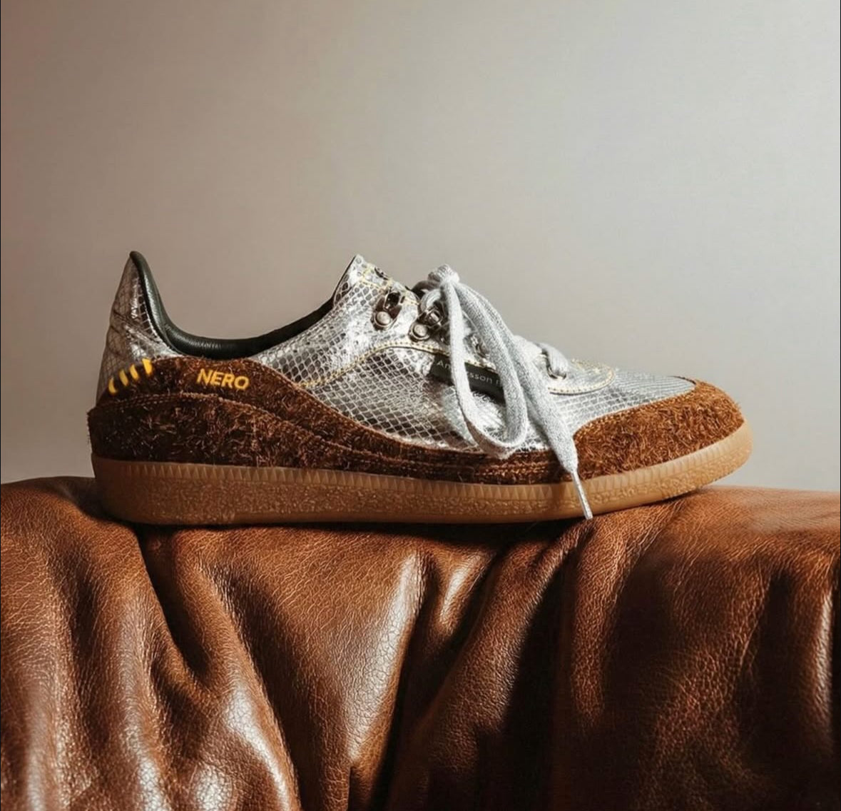 【Andersson Bell 26SS,】UNISEX NERO TRAINER SILVER