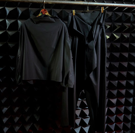 【divka 26AW,】 Stretch Chambray Twisted Sleeve Blouse & Stretch Chambray Wide Pants/BLACK