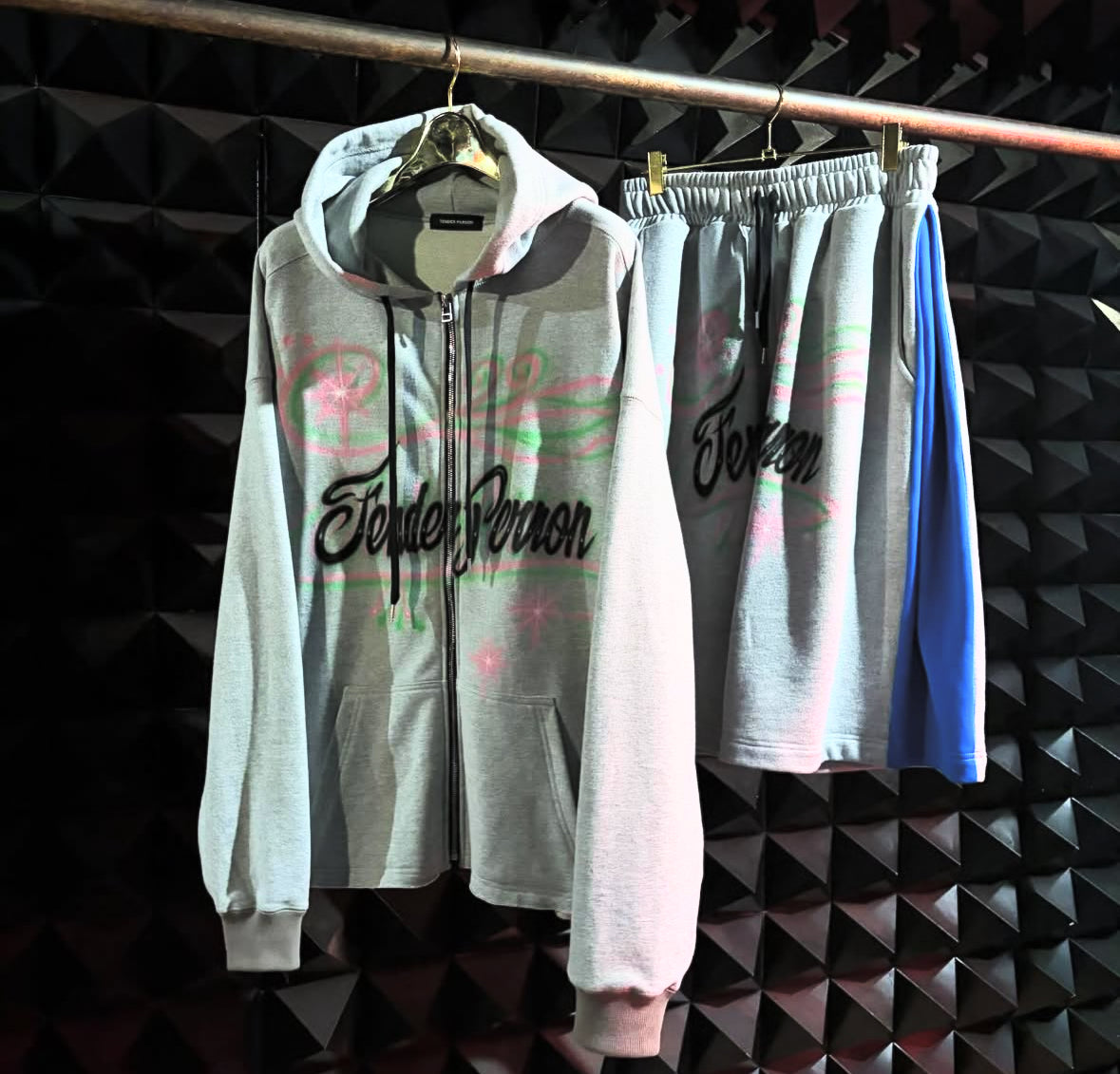 【TENDER PERSON 26SS,】 AIRBRUSHED ZIP UP HOODIE & AIRBRUSHED HARF SWEAT PANTS