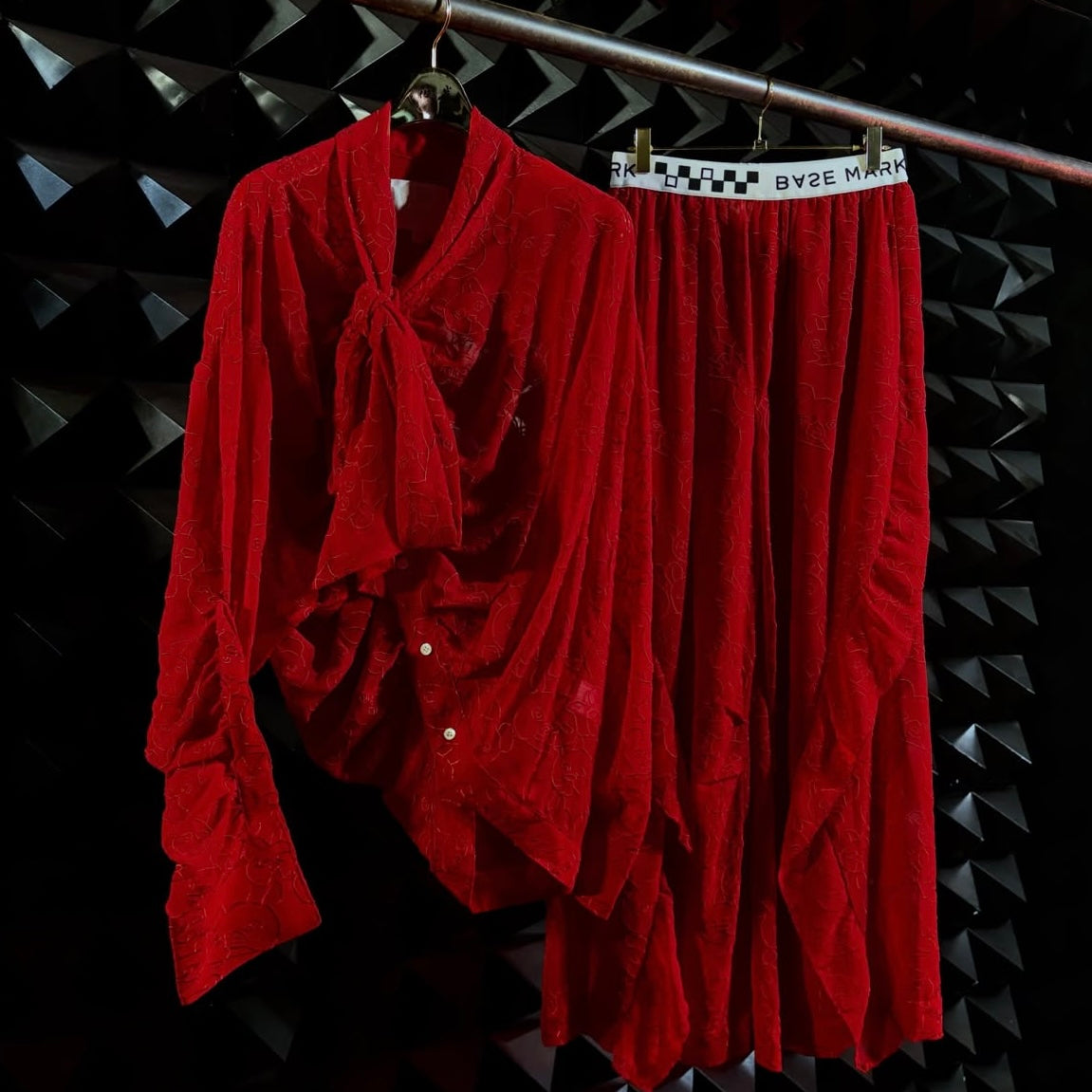 【BASE MARK 26AW,】Bear Embroidery Tie Shirts & Embroidery Frill PT / RED