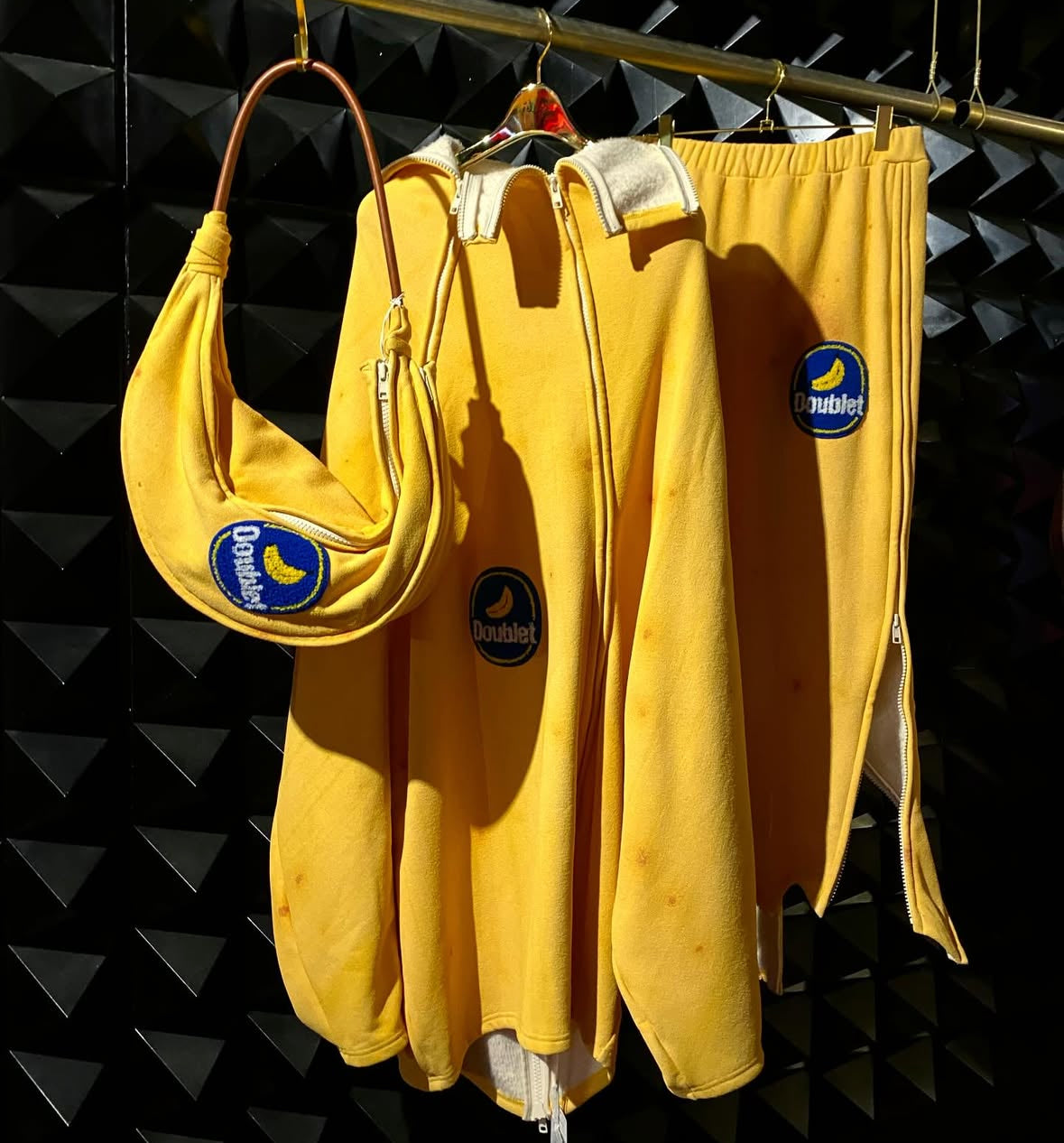 【doublet 26SS,】
PEELABLE BANANA HOODIE & PEELABLE BANANA SKIRT