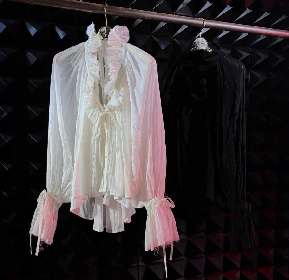 【mukcyen26AW,】cotton frill blouse / white / black