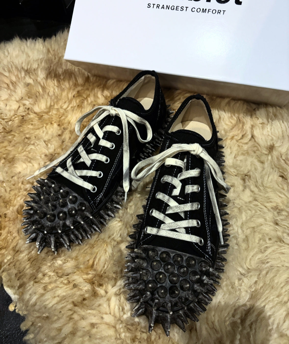 【doublet 26SS,】DIRTY SPIKE TOE CAP SNEAKER