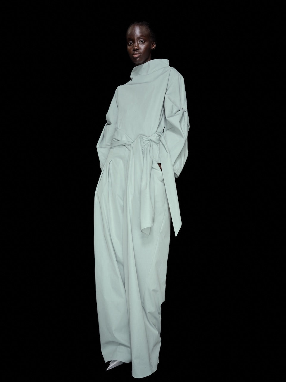 【divka 26AW,】 Stretch Chambray Twisted Sleeve Blouse & Stretch Chambray Wide Pants
