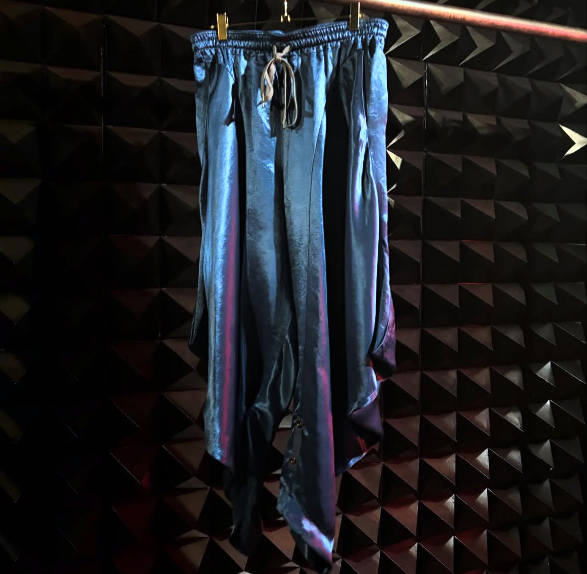 【divka 26SS,】 Naia Shiny Tricotine Twisted Blouse & Naia Shiny Tricotine Draped Pants