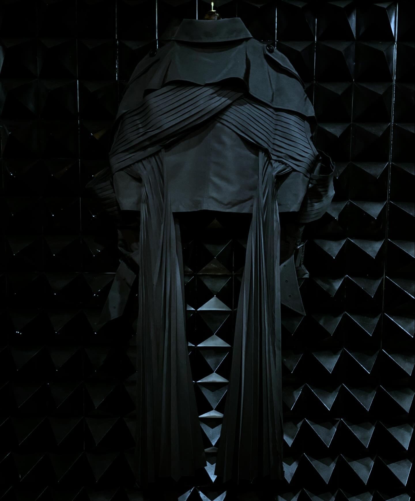 【SEIVSON  25AW,】"X" Short Trench Coat/Black