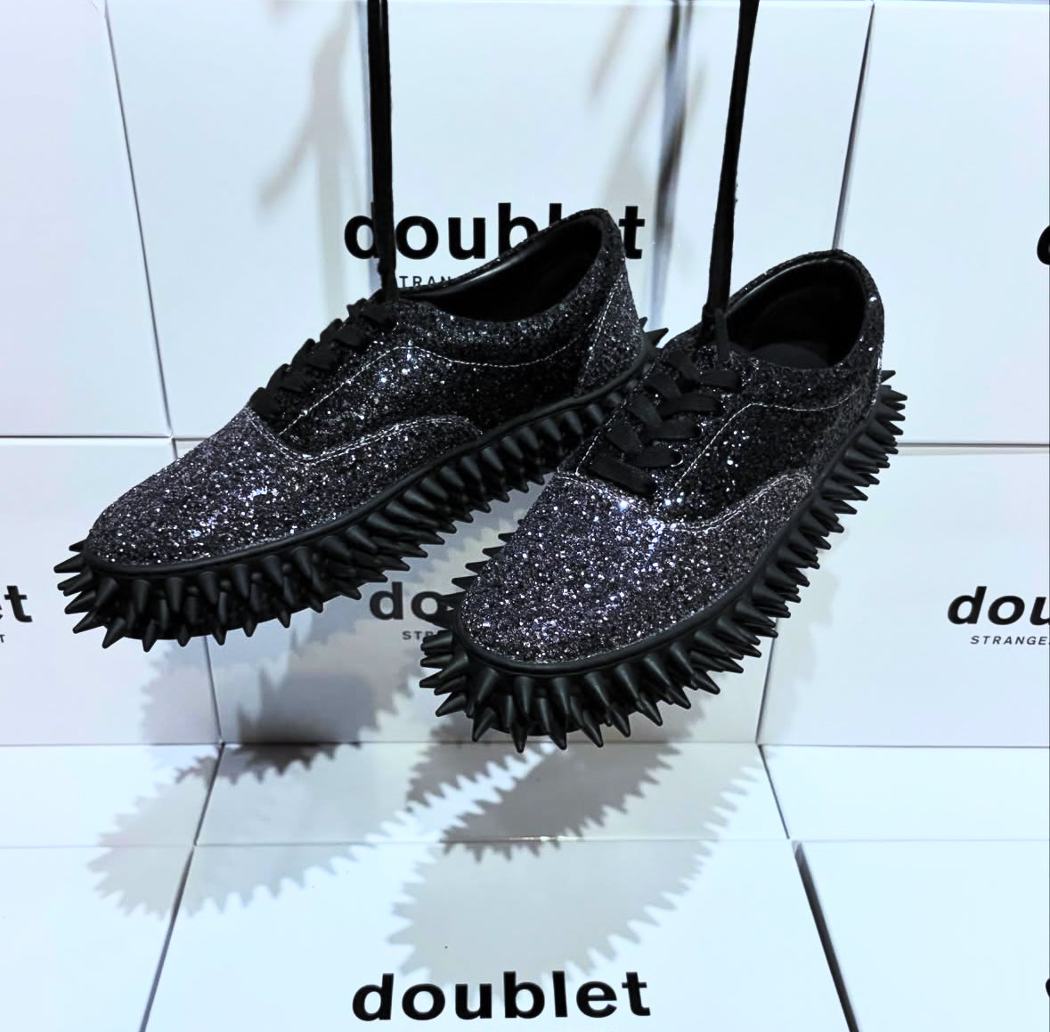 【doublet 26AW,】 GLITTER SPIKE SNEAKER/SILVER×BLACK