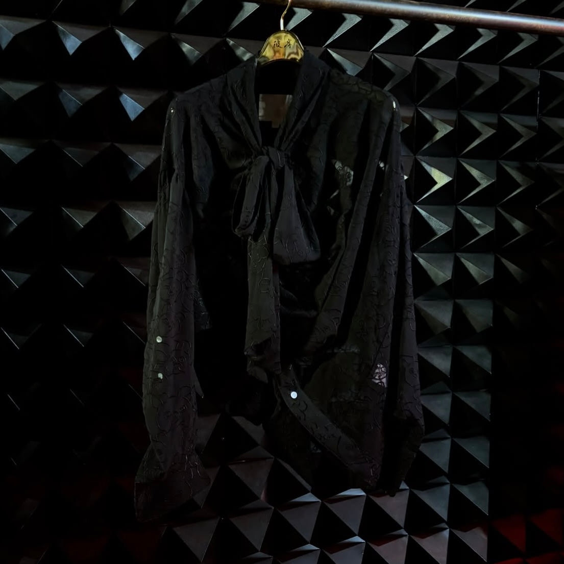 【BASE MARK 26AW,】Bear Embroidery Tie Shirts & Embroidery Frill PT / BLACK