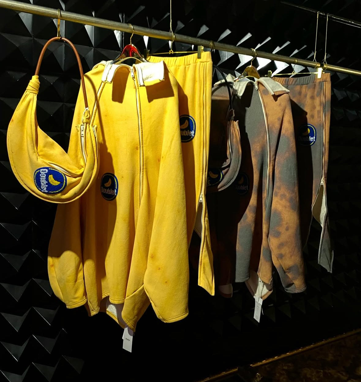 【doublet 26SS,】
PEELABLE BANANA HOODIE & PEELABLE BANANA SKIRT
