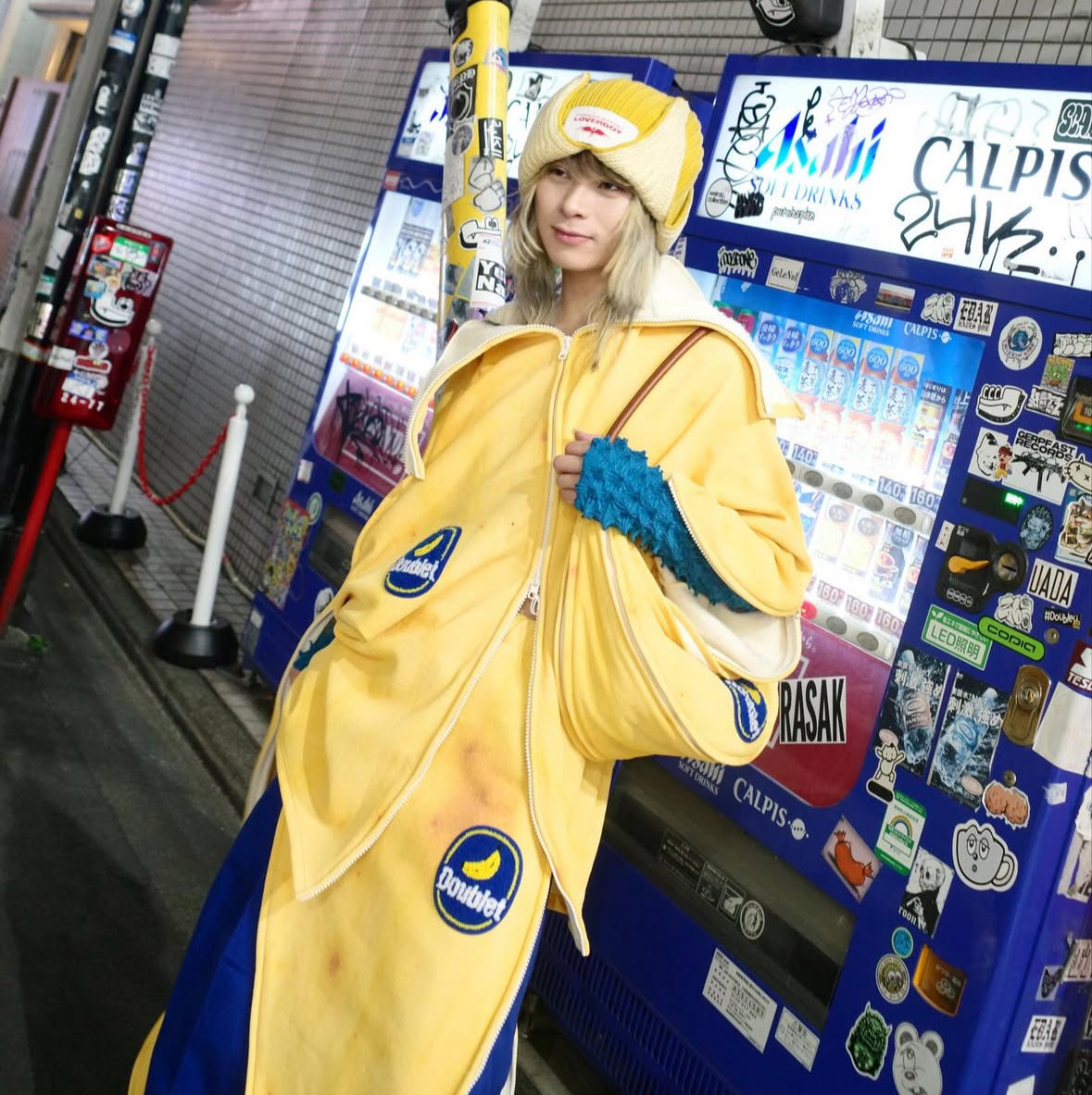 【doublet 26SS,】
PEELABLE BANANA HOODIE & PEELABLE BANANA SKIRT