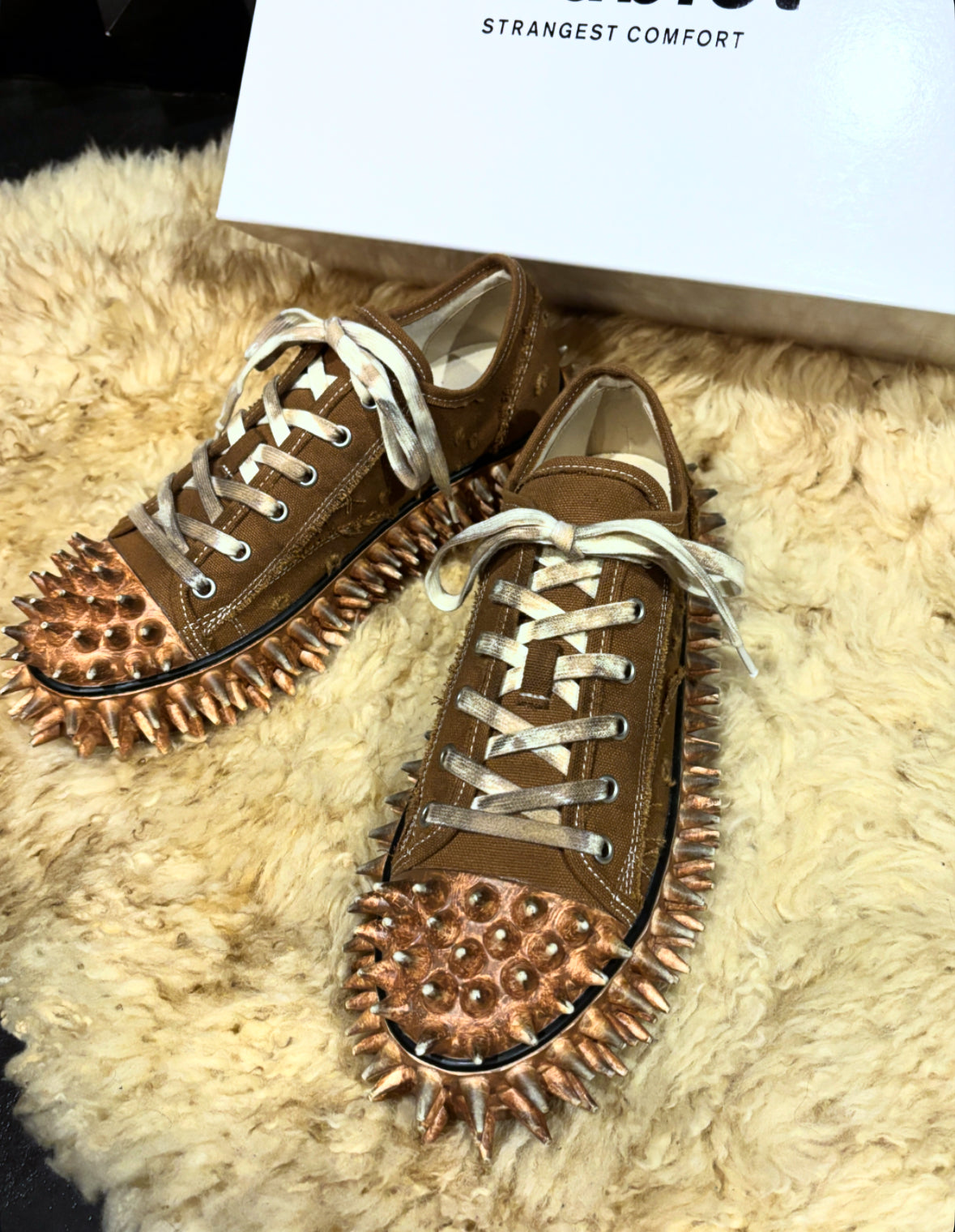 【doublet 26SS,】DIRTY SPIKE TOE CAP SNEAKER