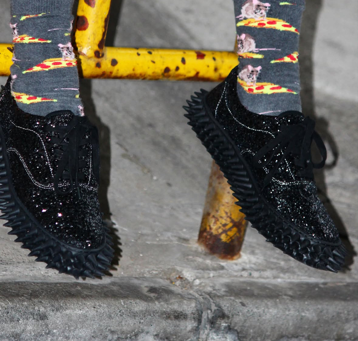 【doublet 26AW,】 GLITTER SPIKE SNEAKER/ BLACK