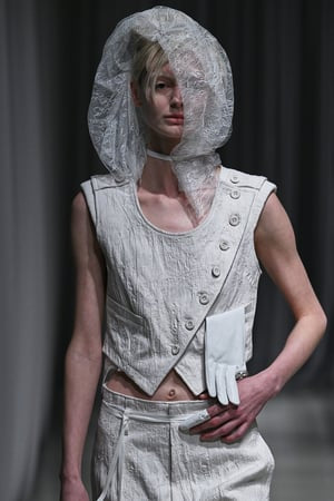 【mukcyen26AW,】eroded jacquard vest / white / black