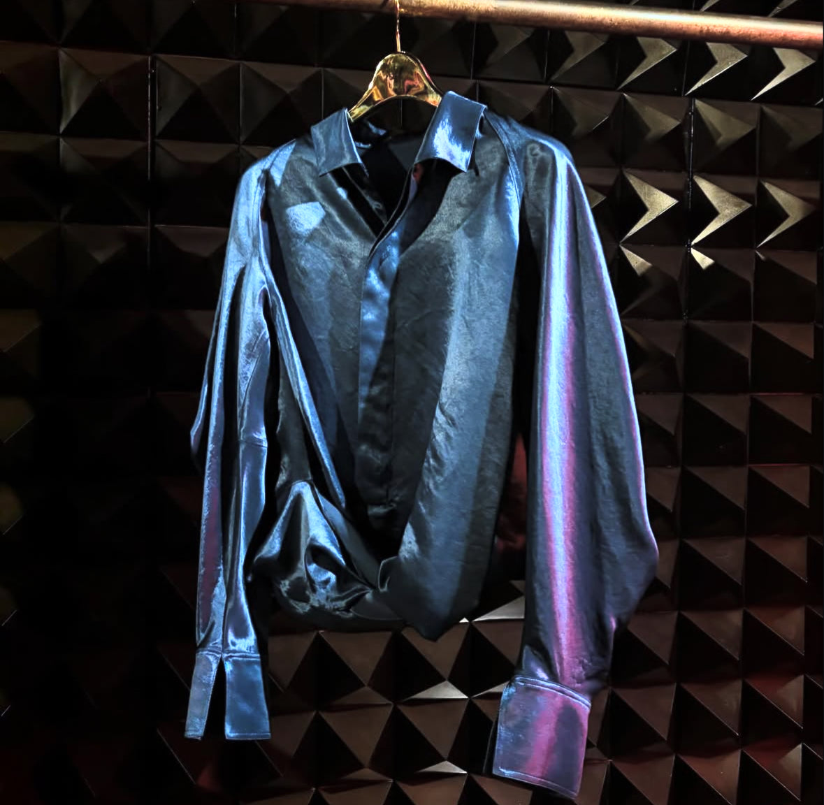 【divka 26SS,】 Naia Shiny Tricotine Twisted Blouse & Naia Shiny Tricotine Draped Pants