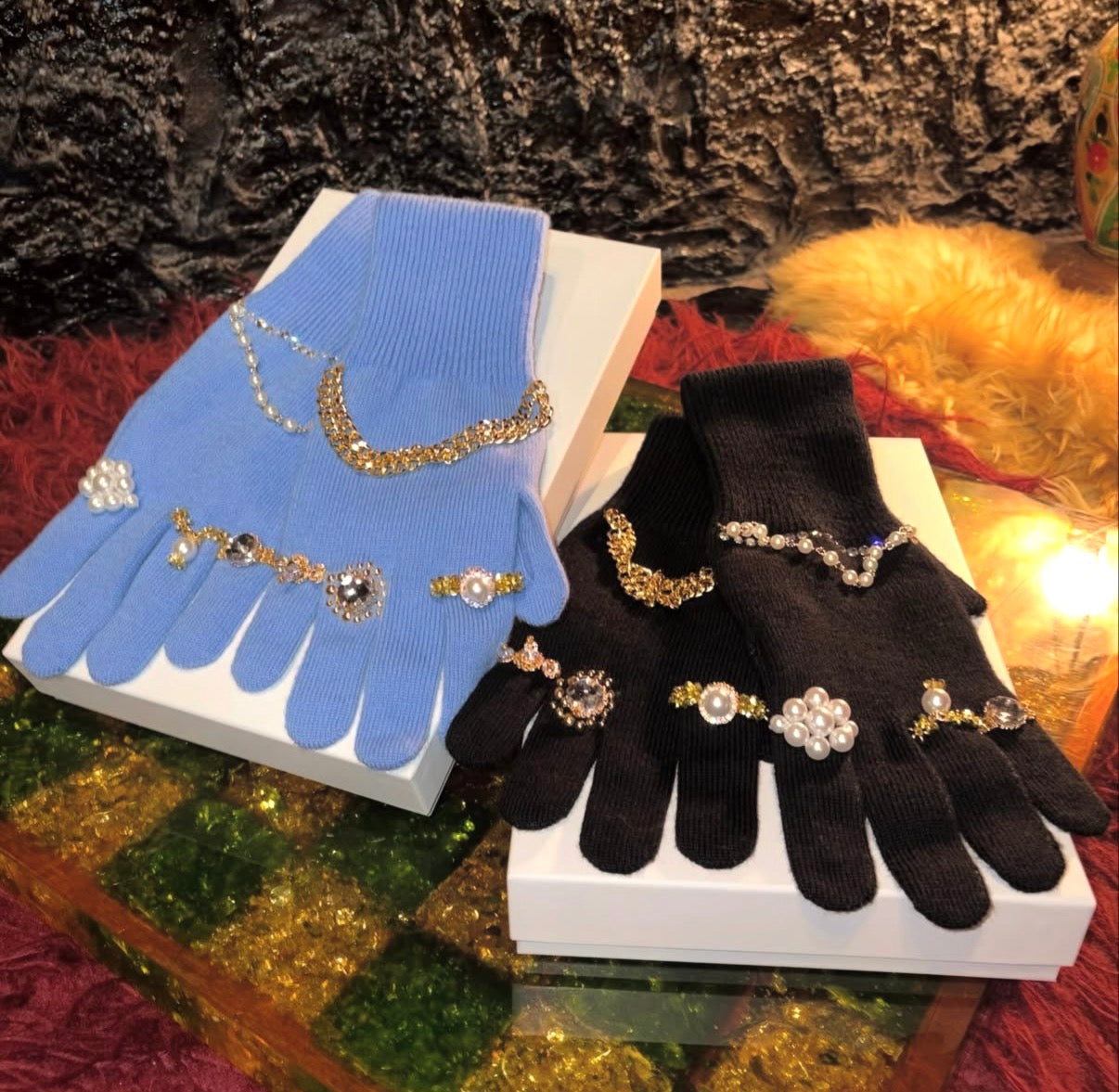 【doublet 26AW,】 
JEWELRY ATTACHED LONG
GLOVES/  BLACK/GOLD