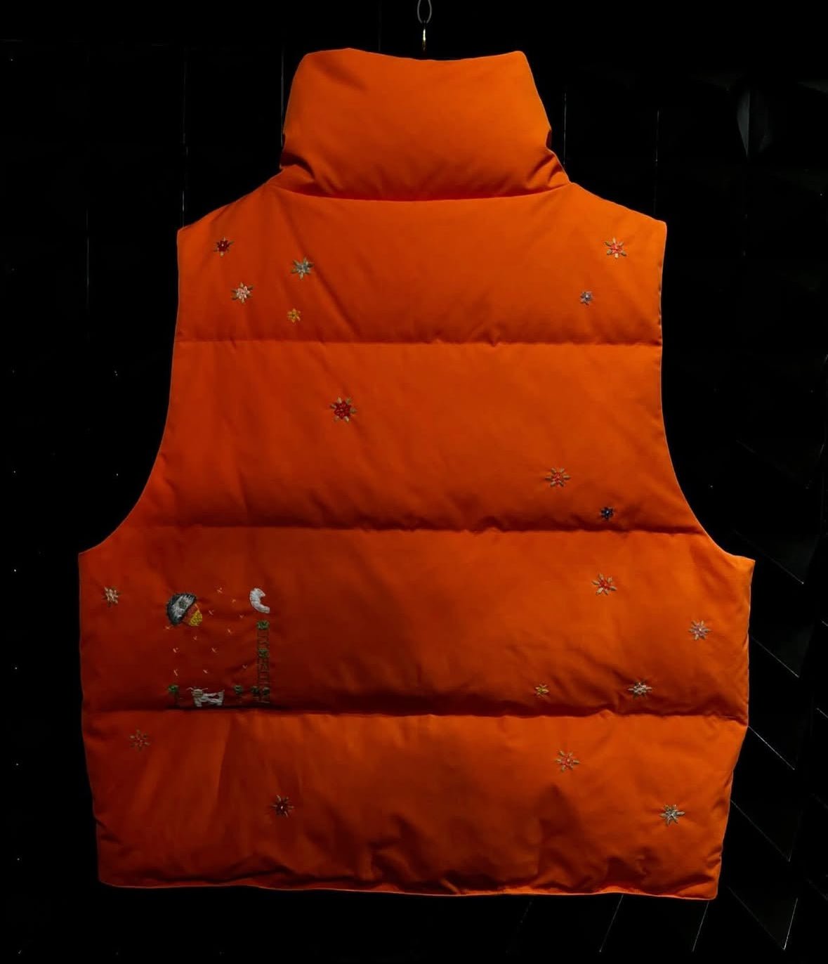 【TENDER PERSON 25AW,】HAND GARDEN EMBROIDERY DOWN VEST