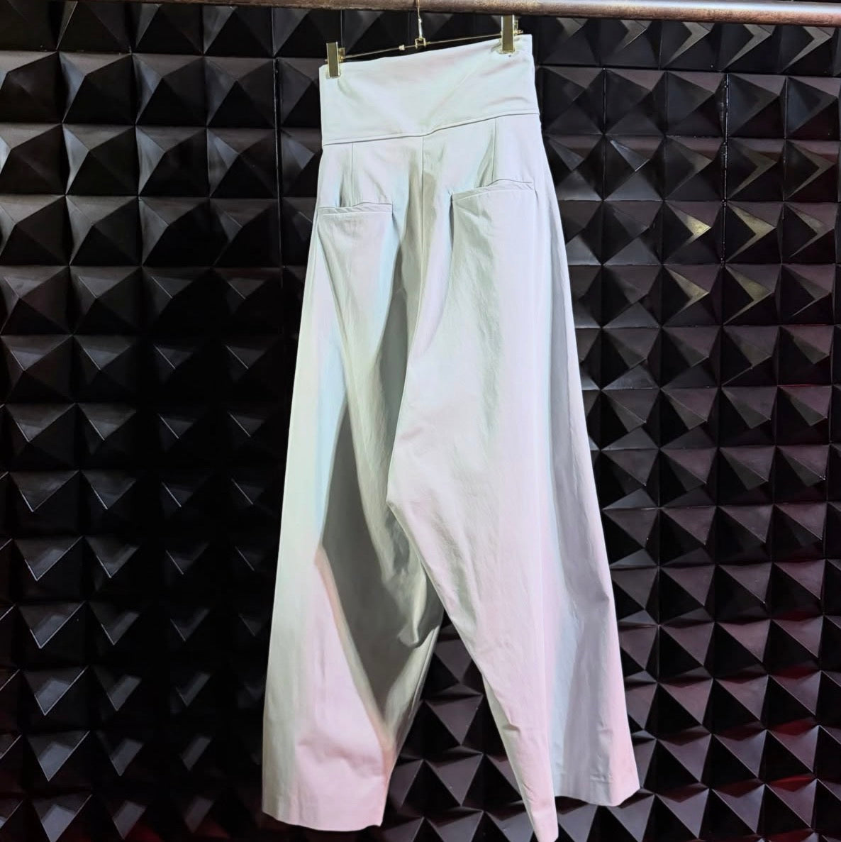 【divka 26AW,】 Stretch Chambray Twisted Sleeve Blouse & Stretch Chambray Wide Pants/ALOE
